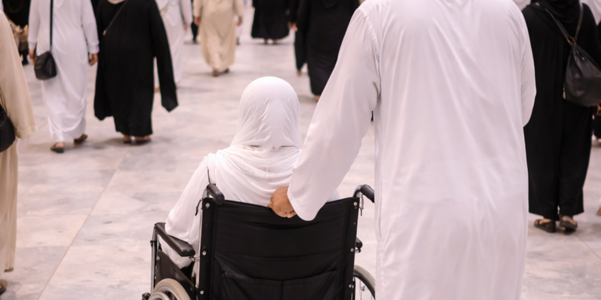 choisir un guide omra avec fauteuil roulant