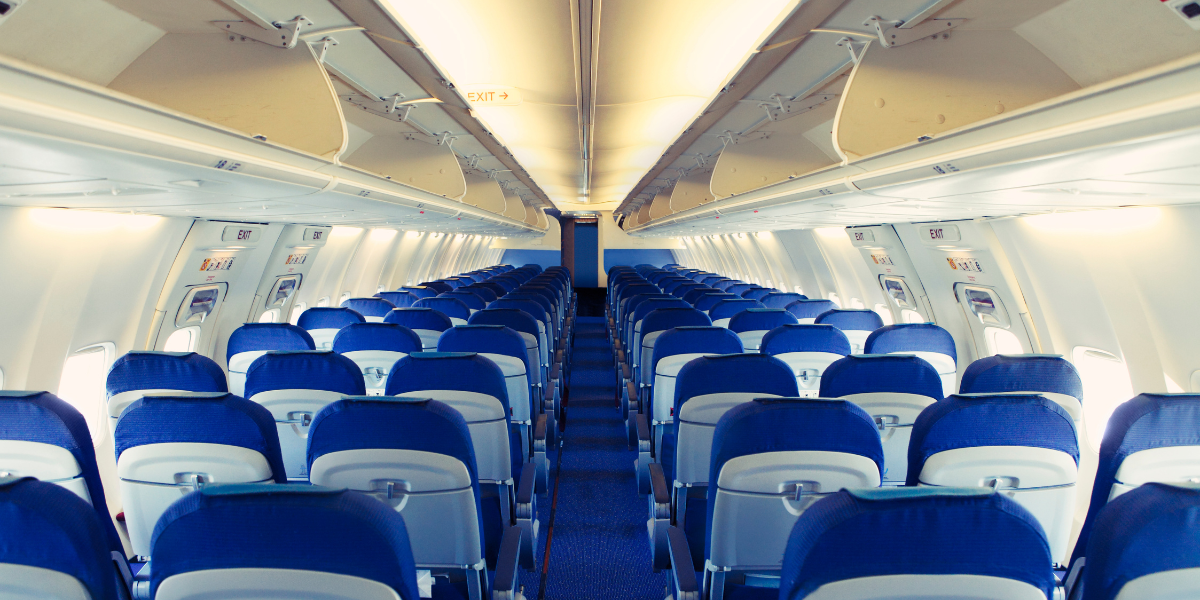 L’intérieur d'un avion illustrant la qualité du service et l'ambiance apaisée pour les pèlerins lyonnais en route vers Djeddah ou Médine avec Air France.