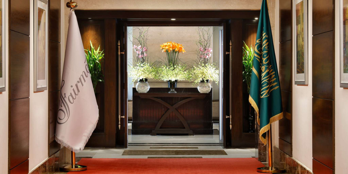retour pèlerins sur le fairmont makkah clock